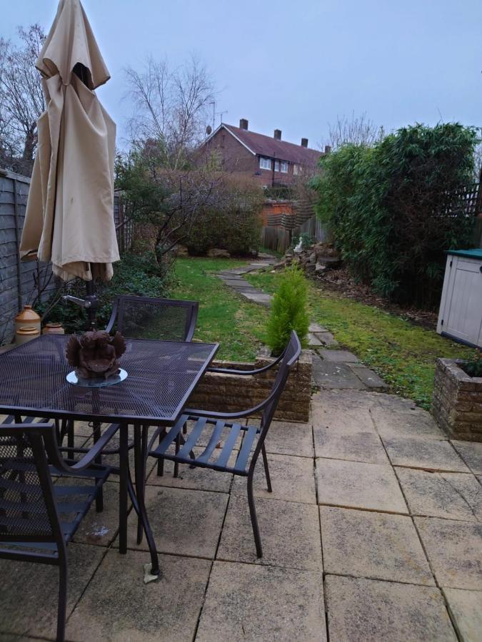 Lovely Rooms In A Quiet Place Of Woking Esterno foto