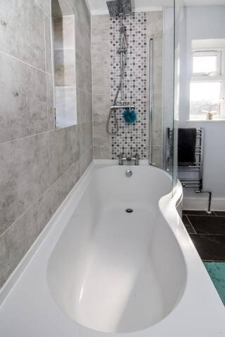 Lovely Rooms In A Quiet Place Of Woking Esterno foto