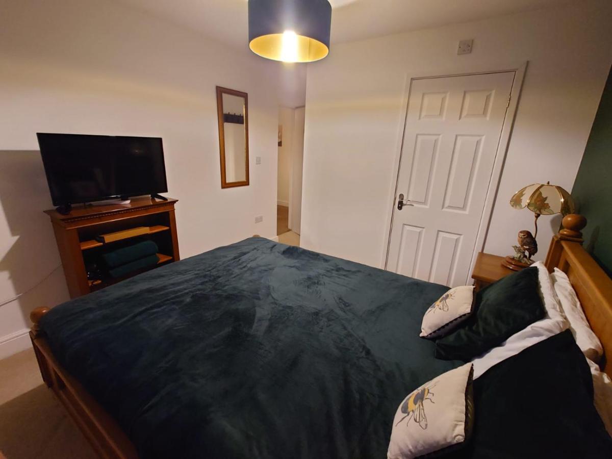 Lovely Rooms In A Quiet Place Of Woking Esterno foto