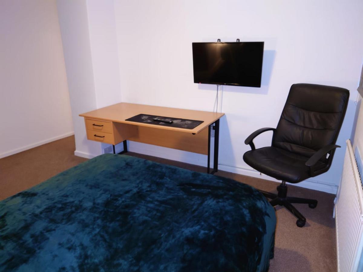 Lovely Rooms In A Quiet Place Of Woking Esterno foto